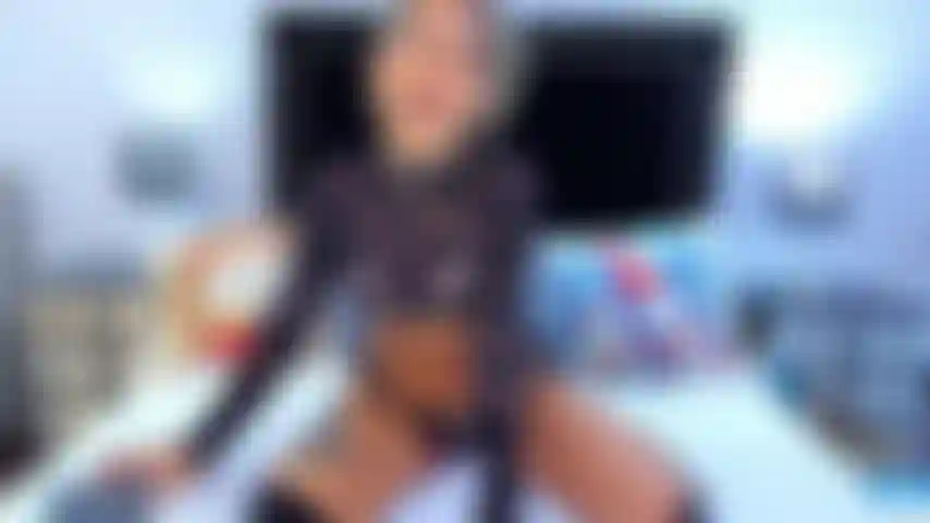 Ils me font vibrer et je commence à me toucher à travers ma culotte omg.