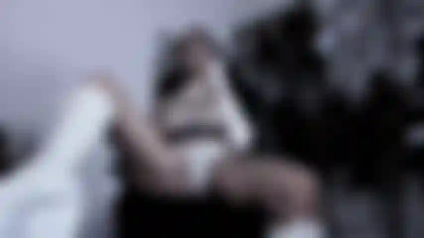 Masturbe-toi pendant que tu me regardes fumer et m'adorer.