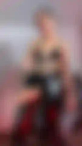 J'adore la grosse bite de ma maîtresse.