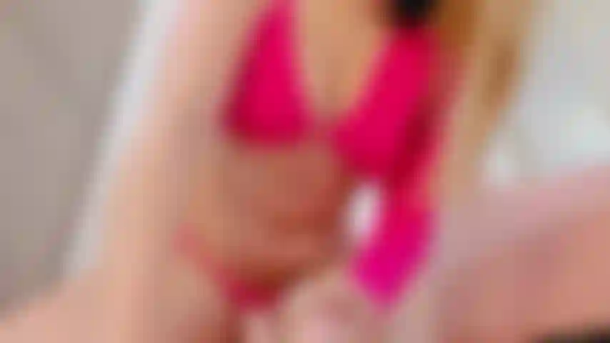 Aimerais-tu voir mes doigts pendant que je pense à ta bite ?