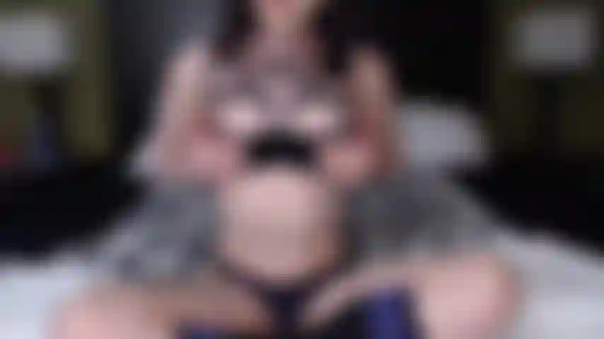 De près et personnelle avec cette chatte serrée et juteuse.