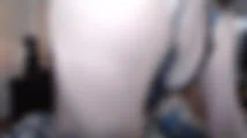 Big booty rebondissant sur une grande bite au lit jusqu'à ce qu'elle jouisse!