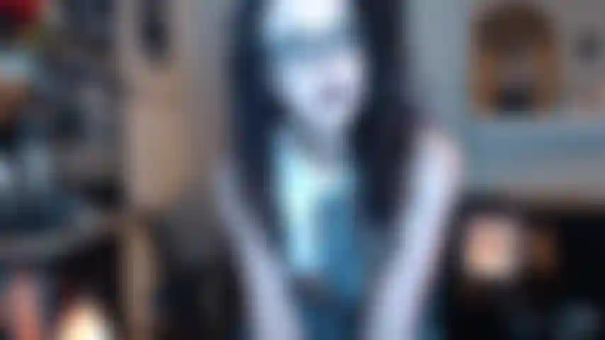 Une écolière coquine séduit la bbc du directeur.