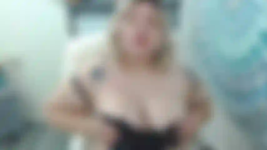 Je te supplie de jouir sur mes seins.