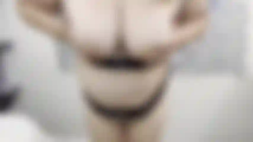 J'adore les gros seins et le cul.