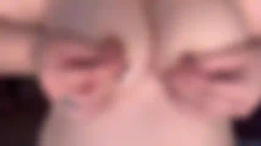 J'exprime mon lait à la main.