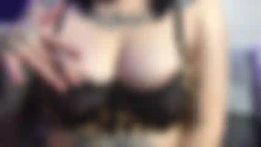 Tu es accro à mes seins de déesse.