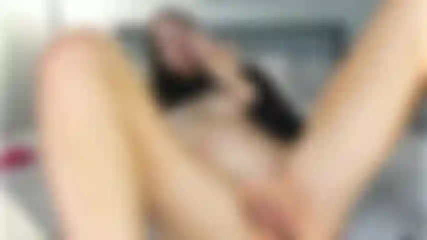 Une savoureuse chatte enceinte.