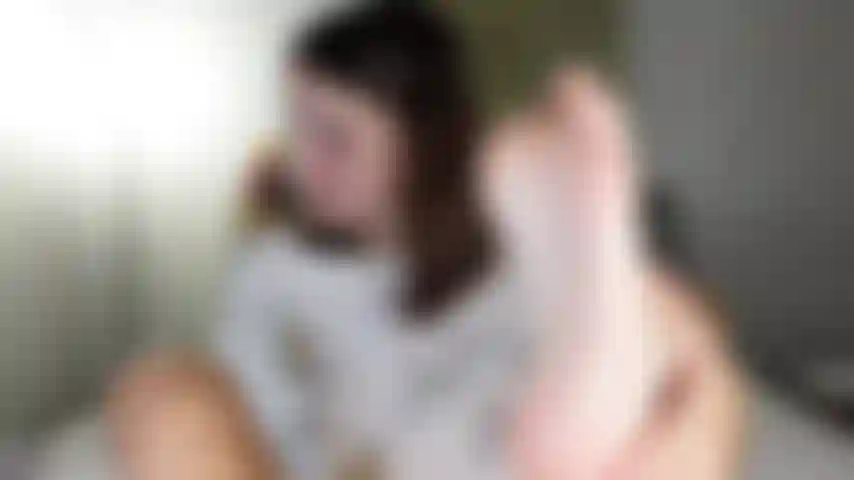 Je lèche les pieds et les orteils.