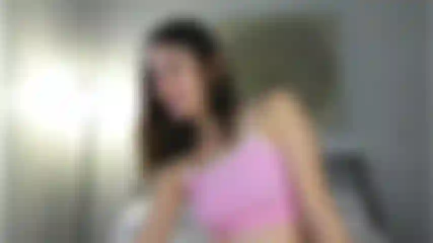 Enceinte, frottant et doigtant la chatte.