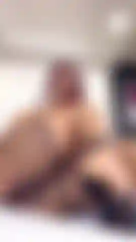 Insère ta bite s'il te plaît.