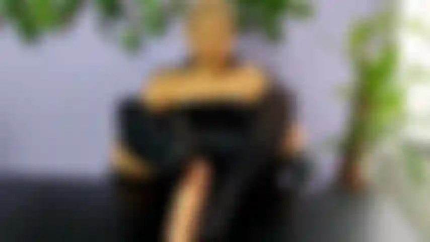 Je séduis le gardien pour braquer la banque.