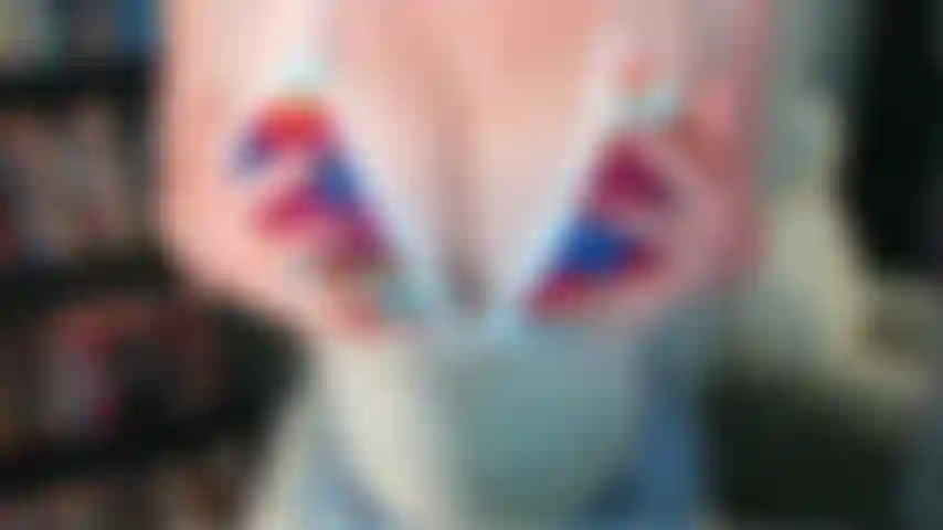 Adoration des pieds seins nus joi.