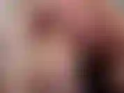 Queefing en missionnaire, en levrette, debout penchée en avant, et tout en faisant des squats tout en parlant de mes queefs et en rigolant. Filmé en full hd avec un canon m50.