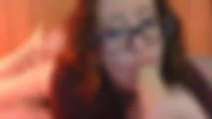 Une allumeuse en gorge profonde.