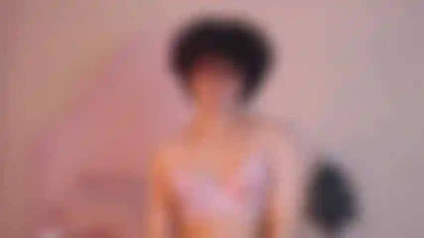 Forte et avec de gros bras.