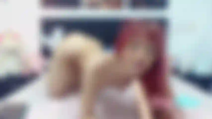 Regarde comment je m'amuse avec mon jouet, le suce, le baise et m'excite avec.