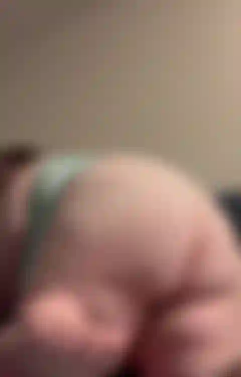 Booty pussy joue à la sarcelle.