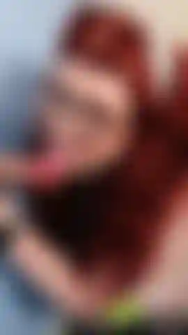 Je suce, je baise, je chevauche et je gicle sur un gode.