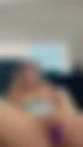 Jouant avec mon énorme gode.