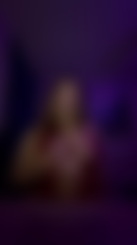 Un corps courbé taquine de ta salope préférée.