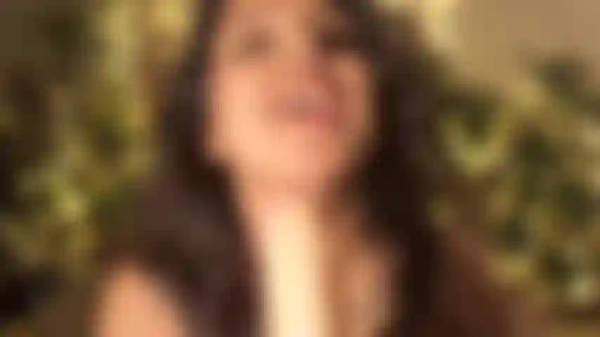 Un soin du visage et un jeu de sperme.