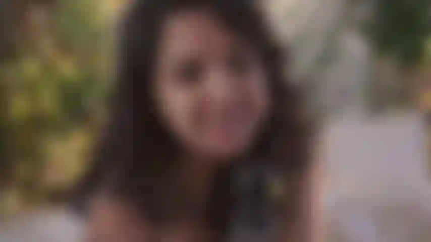 Attachée, bâillonnée, très enceinte et jouissant.