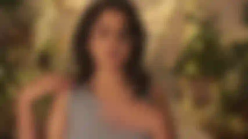 Fétichiste des brushings rebondissants.