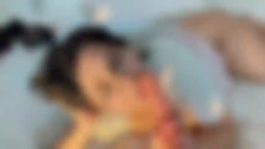 Une pipe réaliste asmr et un langage cochon.