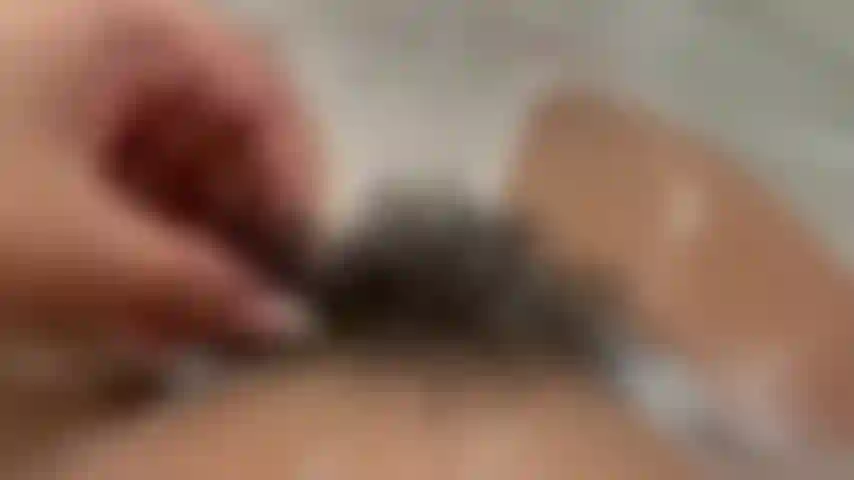 Buisson de baignoire tout savonné.