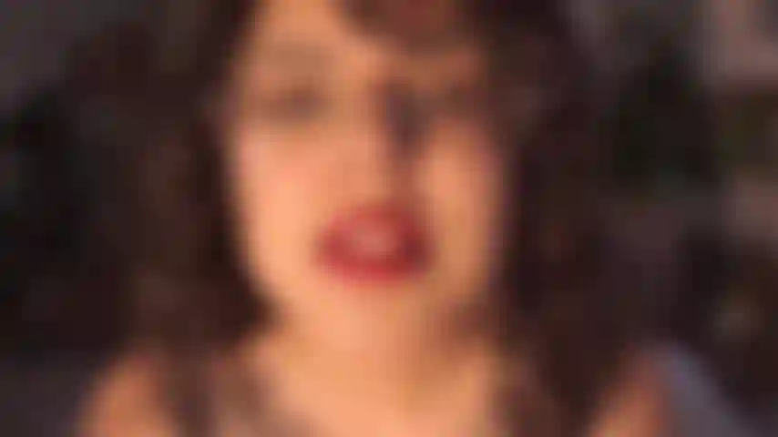 Achetez si vous aimez les crachats et les aisselles poilues.