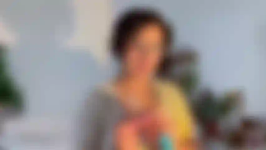 La fille d'à côté : fume la honte de la salope.