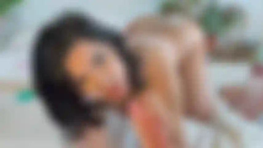 Un bj en levrette et une baise avec une machine à sexe.