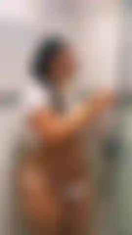 Délicieuse douche chaude.