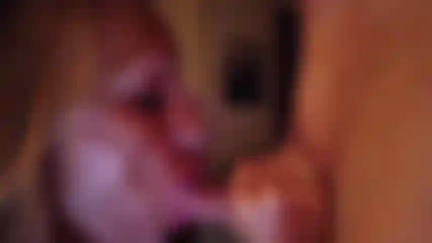 Deepthroat éjacule deux fois dans la bouche de mon visage, suce une bite et se branle de près, dégoulinant de sperme ho xxx.