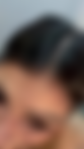 Suce ta bite pendant que nous sommes sous la douche.