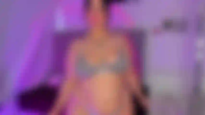 I get naked for you, do you like my sexy body?