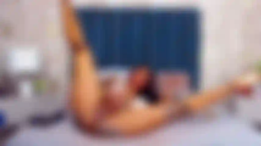 Jouant avec une grosse bite.