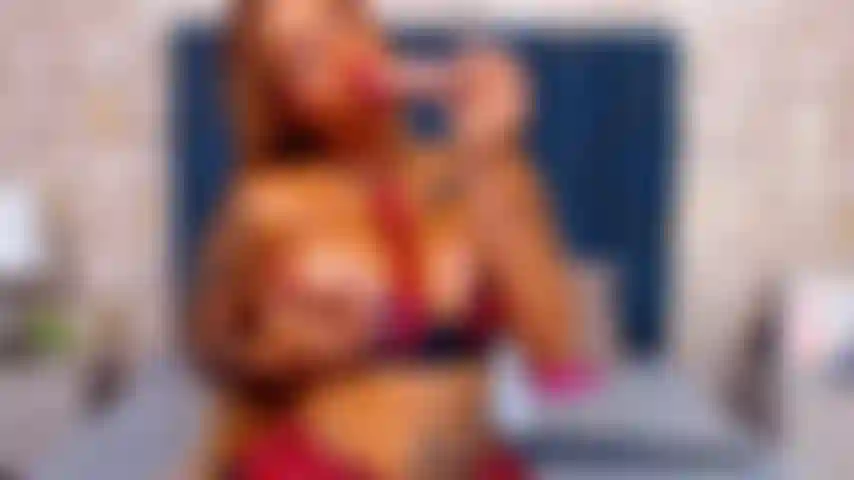 Gros seins et très amusante.