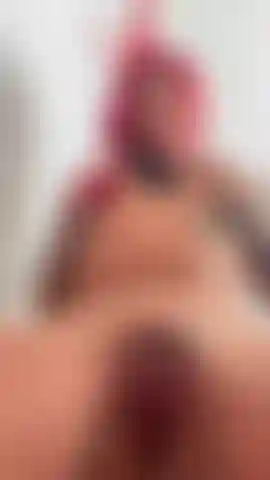 Ma chatte est assise sur ton visage.