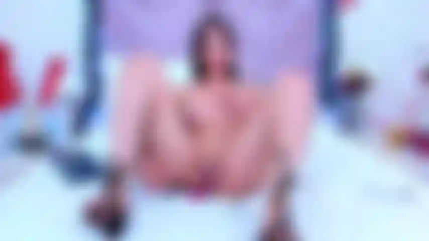 Ma chatte rose est humide et a envie de ta bite.