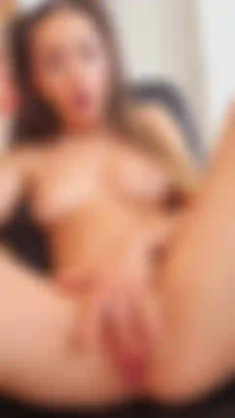 Masturbation sur chaise.