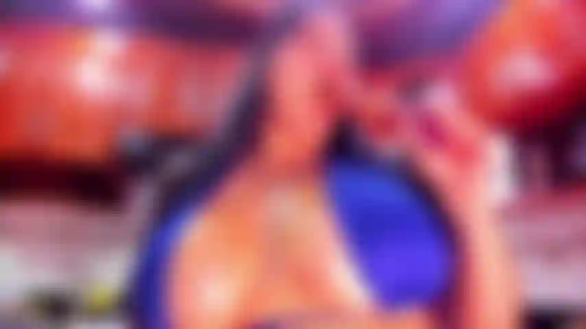 Recouverte d'huile, ta bite dure dans ma bouche !