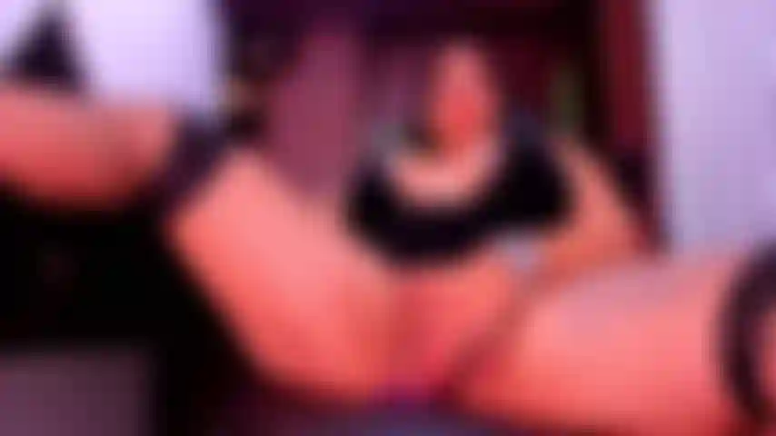 Les doigts dans ma chatte humide et chaude.