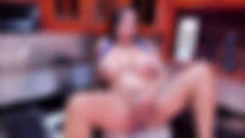 Je baise la chatte en pensant à ta bite dure.