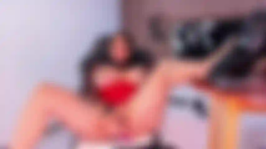 Putting_dildo_in_my_pretty_pussy.