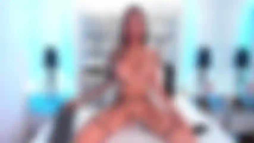 Viens ! Une baise délicieuse est ce que tu mérites de ma part.