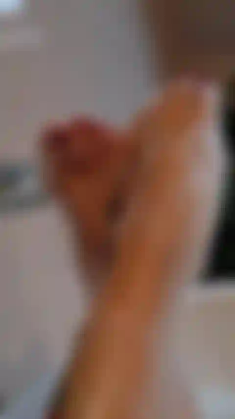 Des pieds doux avec des bulles.