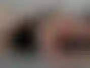 Je veux qu'on se masturbe côte à côte et qu'on te dise de caresser pour moi. Je te taquine avec mes seins et mes propos cochons avant de jouer avec mes doigts et d'utiliser deux fois mon vibromasseur pour jouir.