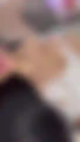 Mes mamelons veulent ta bouche.